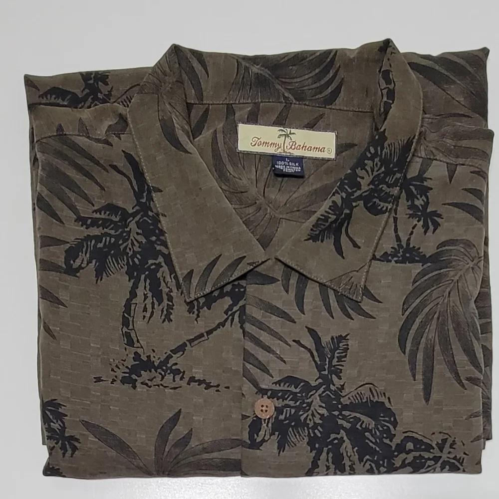 Large Tommy Bahama 100% Silk Brown Hawaiian Shirt‎